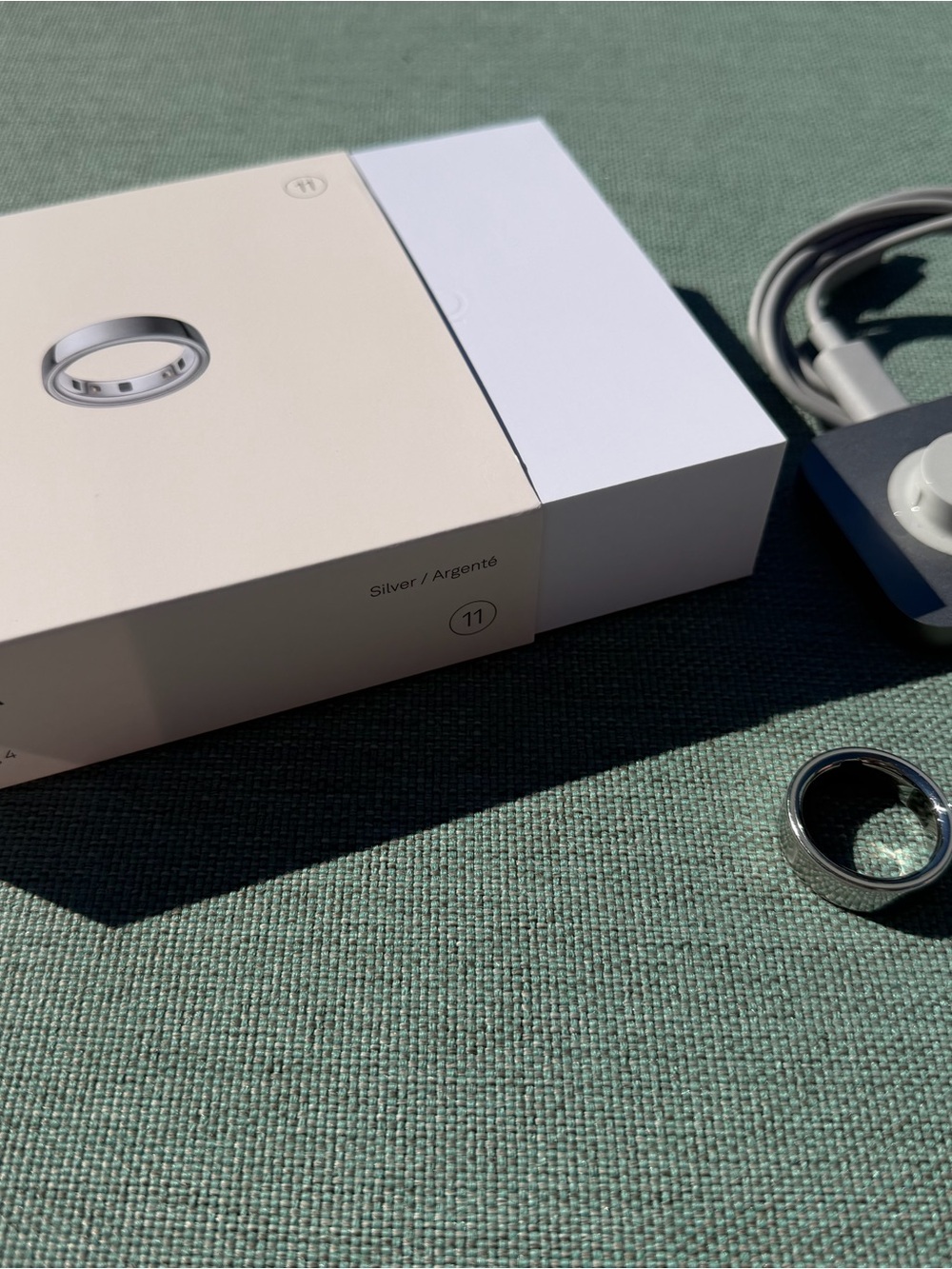 Oura Ring 4 in Silver with Charging Dock and Box